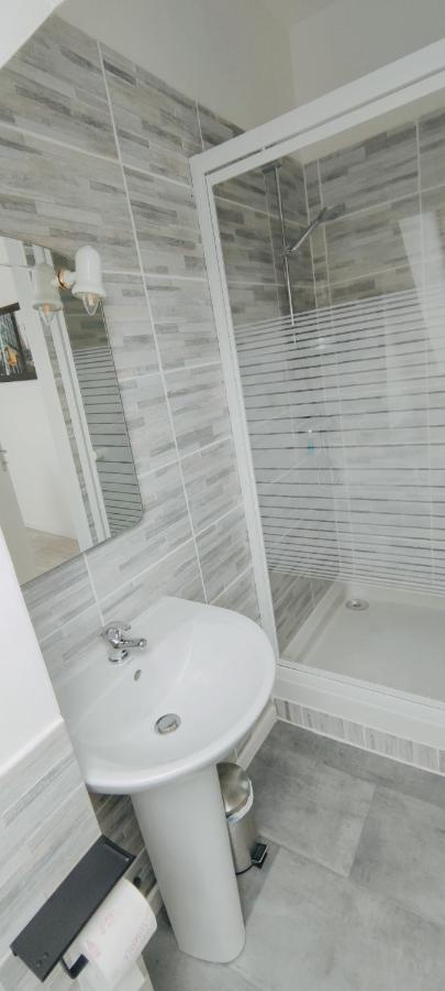 Chaleureuse Petite Maison De Bourg Beaumont-sur-Sarthe Bagian luar foto